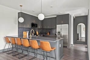 Modern & Spacious Kitchen