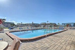 Diplomat Condominiums | Community Outdoor Pool
