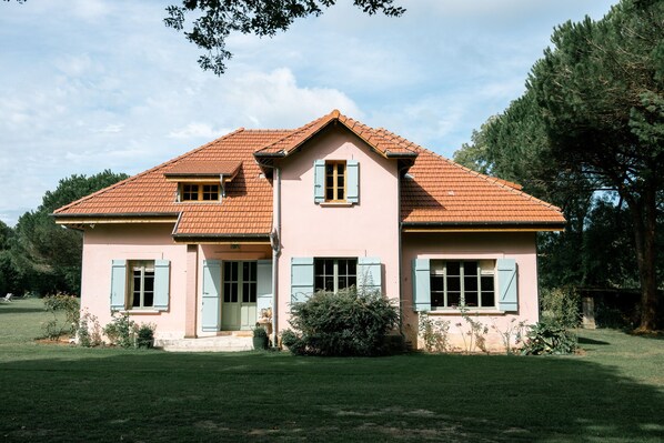 VILLA LA MAISON ROSE
5 Ă 7 suites doubles
Pour 8 Ă 14 personnes