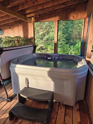 Indoor spa tub