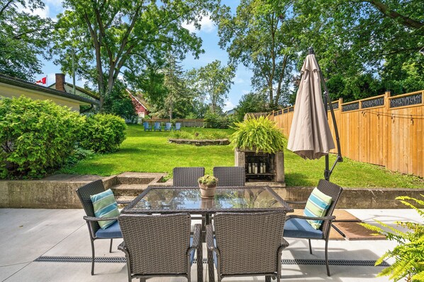 Outdoor dining
