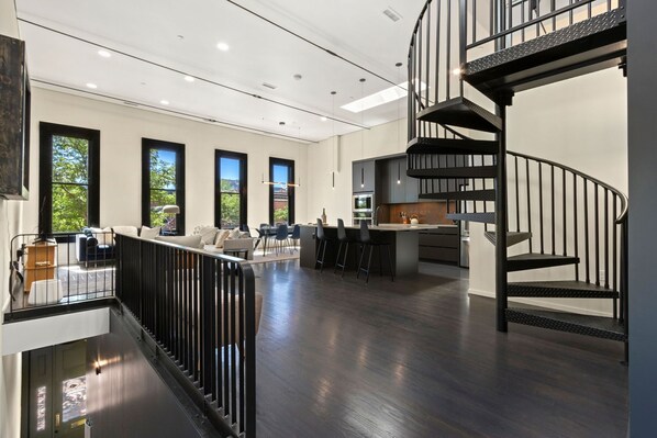 Modern Scandinavian Loft in the Heart of Old Town!