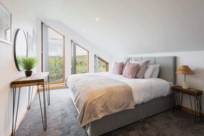 Crackin' View, Lanhead - Host & Stay