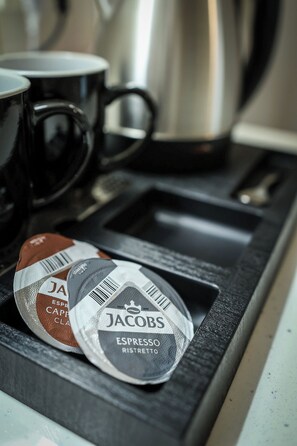 Kaffee und/oder Kaffeemaschine