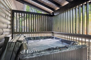 Fly me to the Moon 2 Bedroom Gatlinburg Cabin Vacation Rentals n