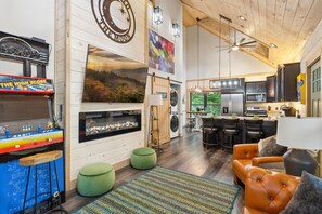 Fly me to the Moon 2 Bedroom Gatlinburg Cabin Vacation Rentals n