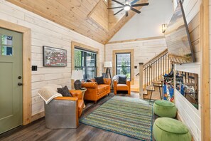 Fly me to the Moon 2 Bedroom Gatlinburg Cabin Vacation Rentals n
