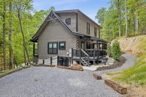 Fly me to the Moon 2 Bedroom Gatlinburg Cabin Vacation Rentals n