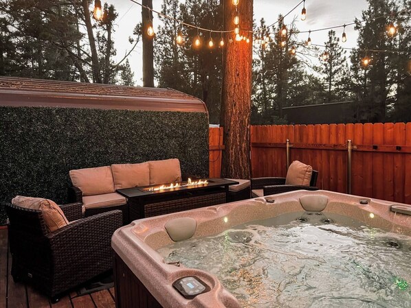 Indulge and enjoy the view under the stars and market lights in the hot tub or around the firepit 