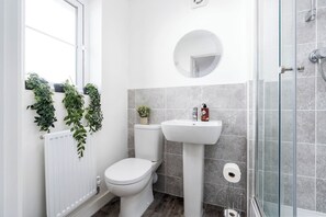 Eagle Drive Ensuite