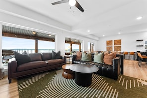 LUX GOLF LODGE by Great Escapes Homes includes a comfortable and modern living area + 9 bedrooms & 9 bathrooms
