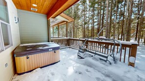 Hot Tub, Tub, Indoors, Architecture, Building