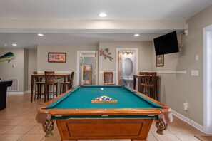 AW2: Southern Comfort | LL Rec Room - Pool Table, Arcade Game, Kitchenette