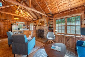 Built in the 1930s & lovingly restored in 2022, this cabin is the perfect getaway spot for couples, young families, or small groups looking for quality time in a cozy setting.