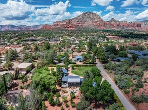 Surrounding Red Rock Views!