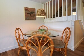 Indoor dining for 4 
