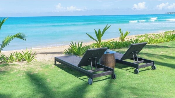 Private Lounge Chair >Front Beach.>SeaView > BestBeach .>White Sand .> +Maid