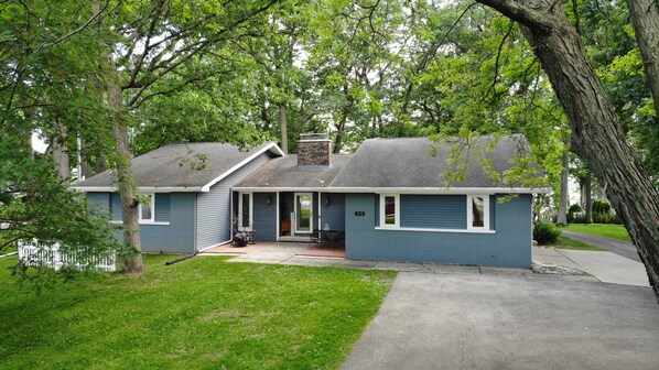 Exterior frontal view of home with multiple parking spaces & horseshoe driveway