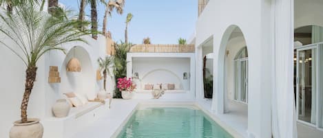 Private pool