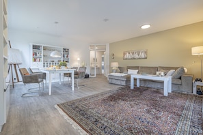 Wohnzimmer mit Essbereich