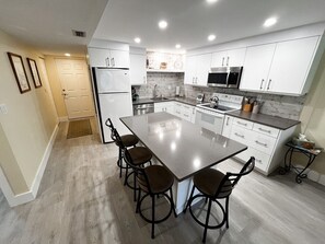 PI D228 Kitchen Island