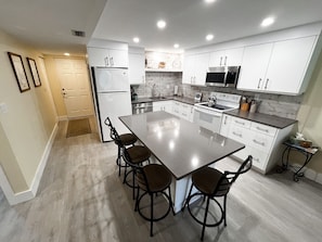 PI D228 Kitchen Island