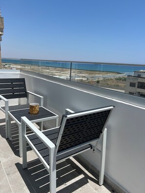 Side view - sea view
