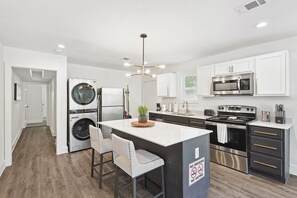 Come spend some time with this kitchen’s many beautiful features including the spacious layout, quartz countertops, and a kitchen island with seating!