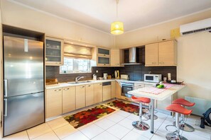 Fully-equpped kitchen