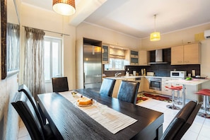 Spacious dining table