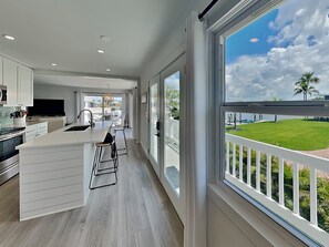 Breakfast Bar- Water Views