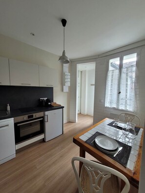 LA-BELLE-SAISON-Luchon-Location-d'appartements-Myrtilles-Salon