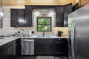 2 Bedroom Gatlinburg Vacation, near Rocky Top Sports World and D