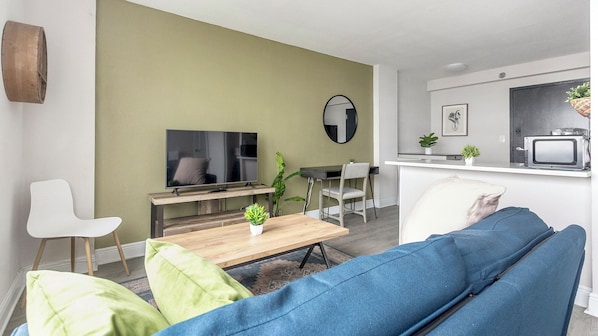 Barsala | Living Room