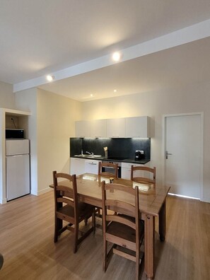 LA-BELLE-SAISON-Luchon-Location-d'appartements-Gentiane-Cuisine