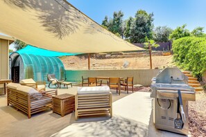 Patio | Gas Grill | Outdoor Dining Area