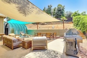 Patio | Gas Grill | Outdoor Dining Area
