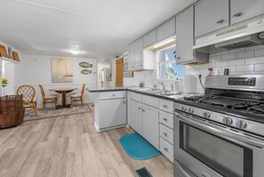 Kitchen (1)
