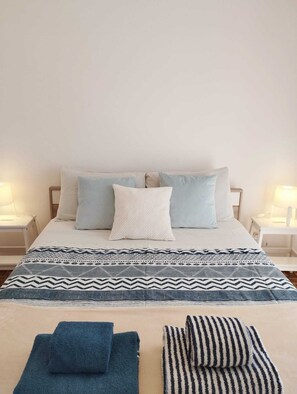 QUARTO "LOVE" || O quarto mais pequeno, com acesso à varanda. 