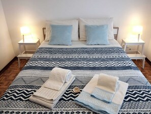 QUARTO "LOVE" || O quarto mais pequeno, com acesso à varanda.