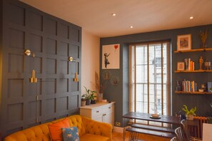 Living Room / Lounge