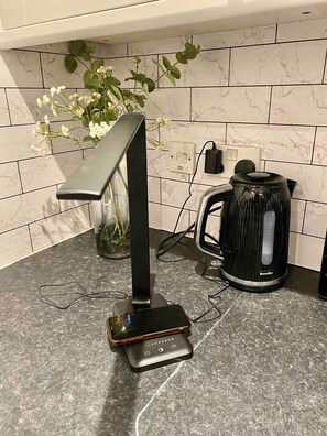 Wireless charging lamps 