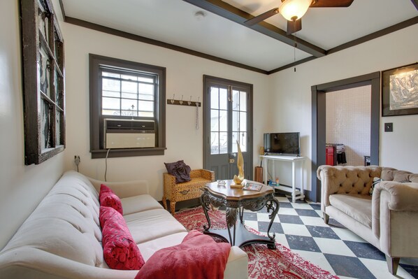 New Orleans Vacation Rental | Studio | 1BA | 350 Sq Ft | 1 Step to Access