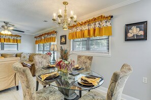 Dining Room | Single-Story Home