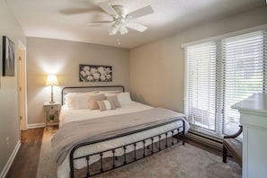 King Size bed in master bedroom 1