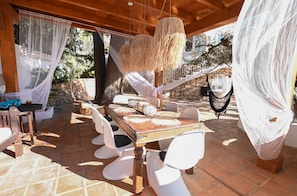 Outdoor dining