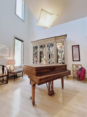 Front sitting and music room with grand piano.