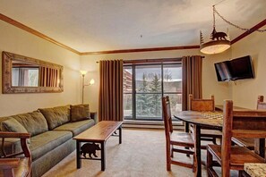 Retreat back to the modern and spacious Studio Condo.