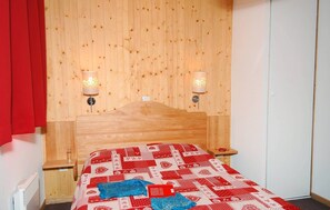 There's a Double bed in the first bedroom and either Bunks or 2 Single beds in the second bedroom.
