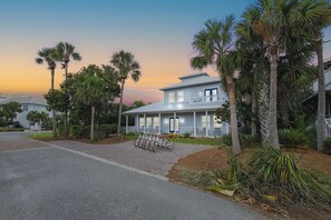 Home includes 3 driveway parking spaces and 6 adult bikes!